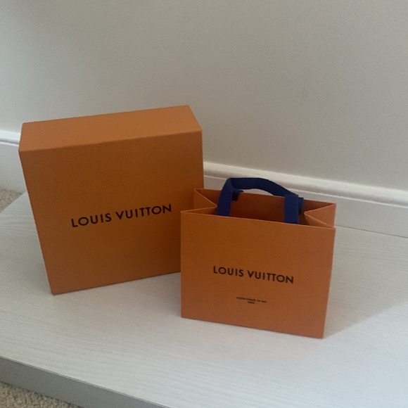 Louis Vuitton Pull Style Box & Bag - Picture 1 of 9